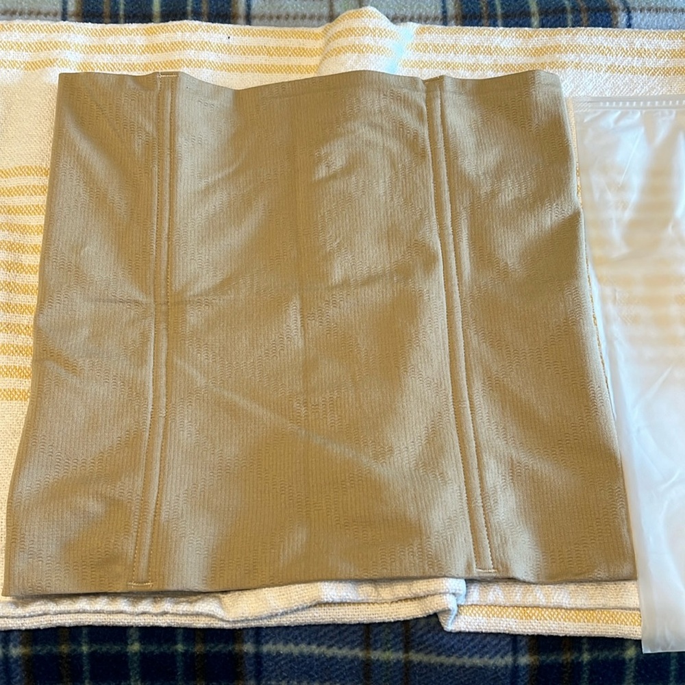 The support waist trainer in beige by bumpsuit